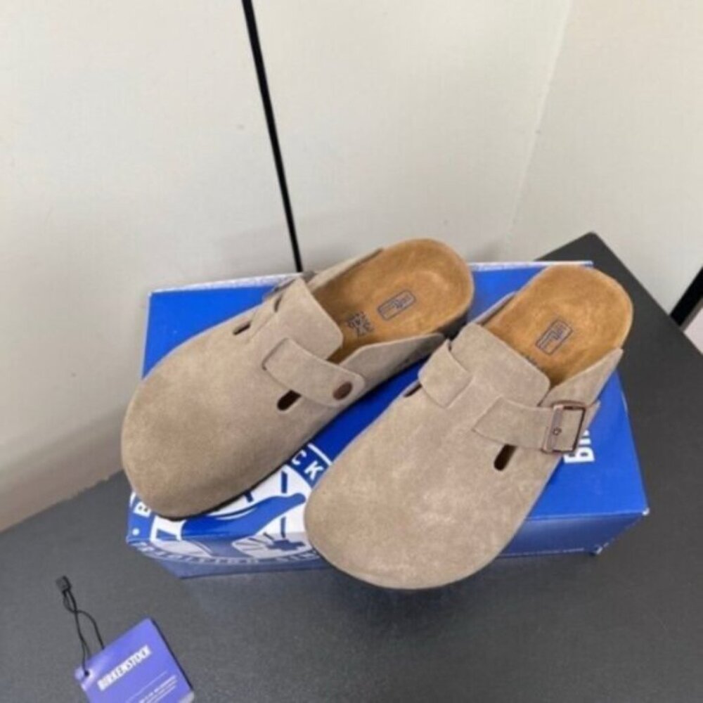 NWT Birkenstock Suede Clog Mules in Taupe Brown